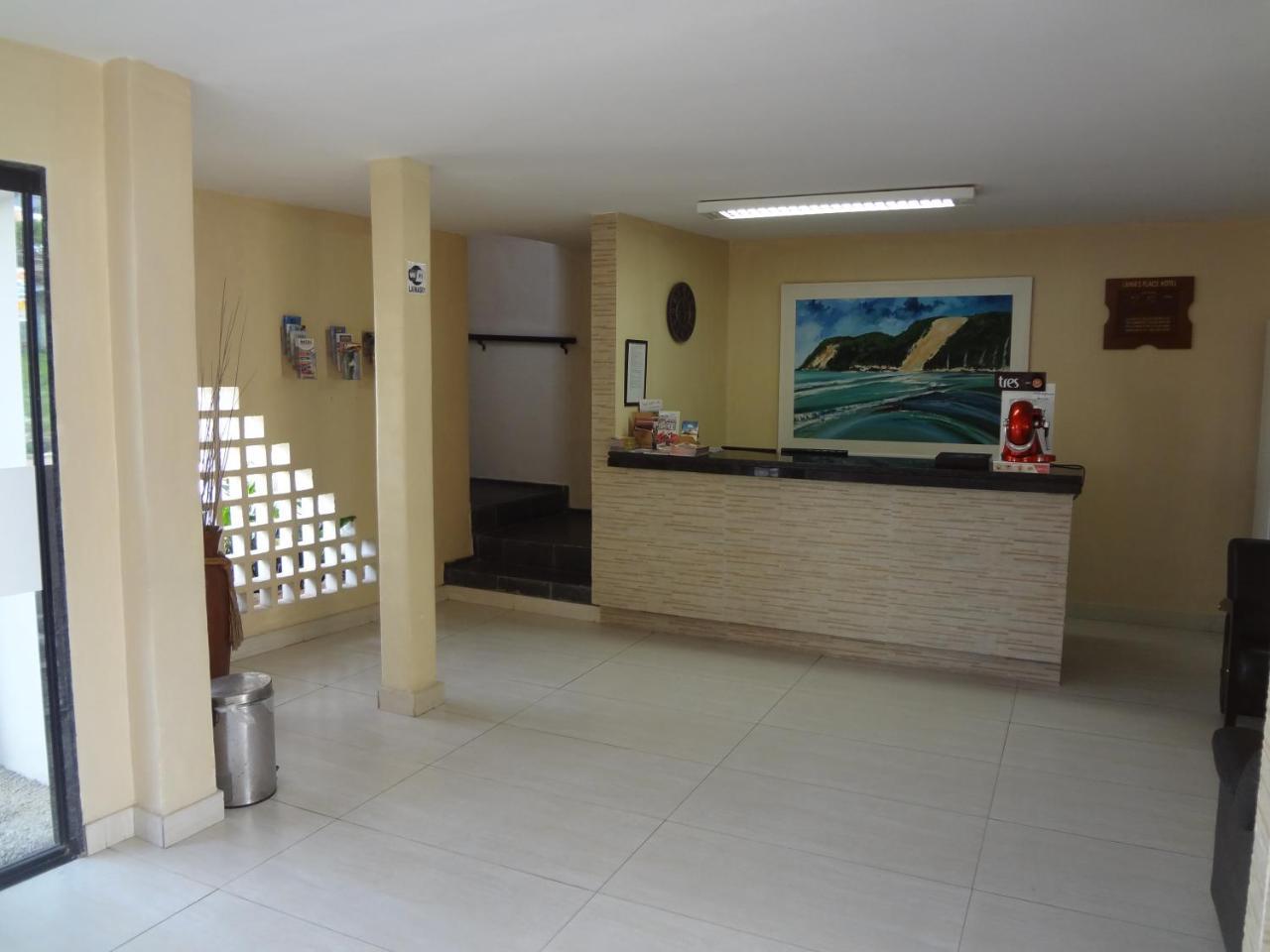 Hotel Laina's Place 3*